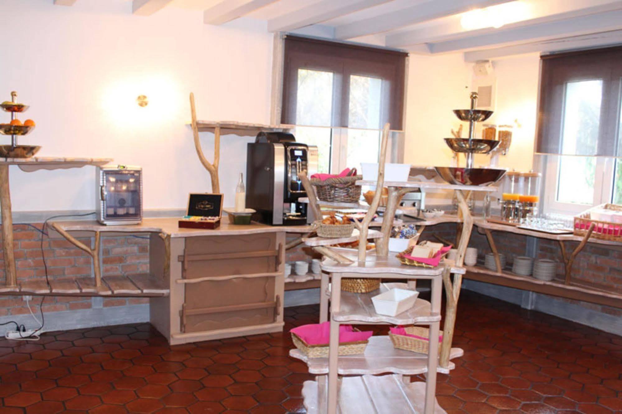 Auberge La Tomette, The Originals Relais Vitrac  Bagian luar foto